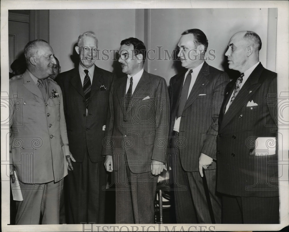 1944 Press Photo Thomas Dewey At The William Penn Hotel In Pittsburgh