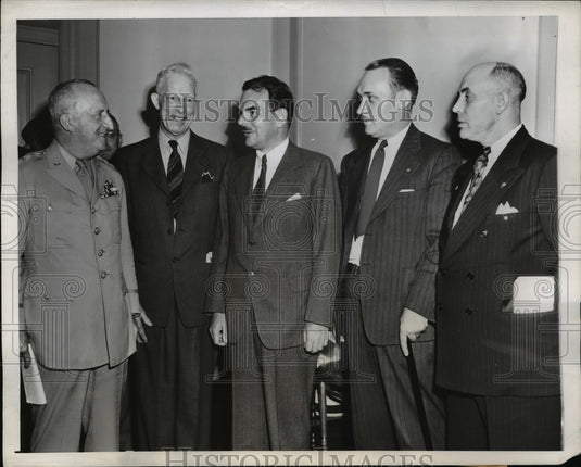 1944 Press Photo Thomas Dewey At The William Penn Hotel In Pittsburgh