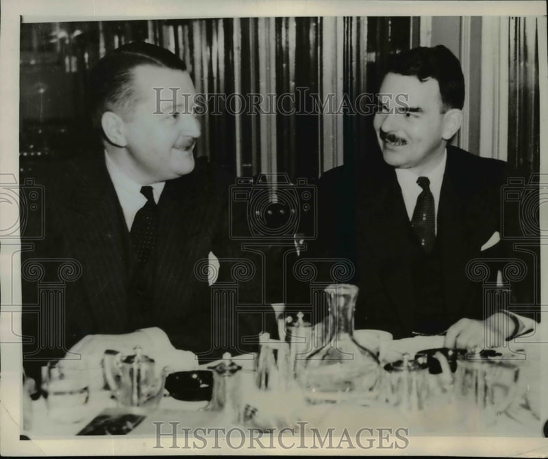 Load image into Gallery viewer, 1940 Press Photo Thomas Dewey Having A Dinner With Paul Lockwood - nep05400
