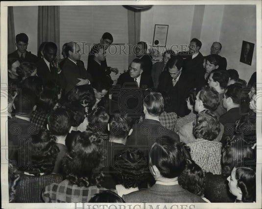 1940 Press Photo Pay Cut Protest at SRA Office Walter Chambers, Los Angeles