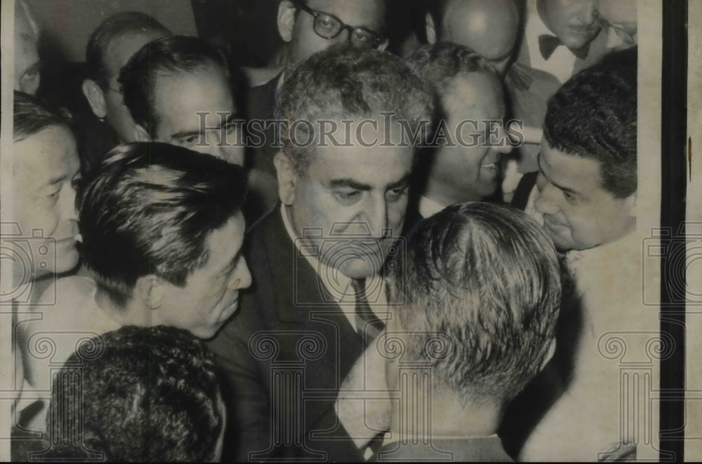 1958 Press Photo Lebanese Foreign Minister Charles Malik speaks with Newsmen