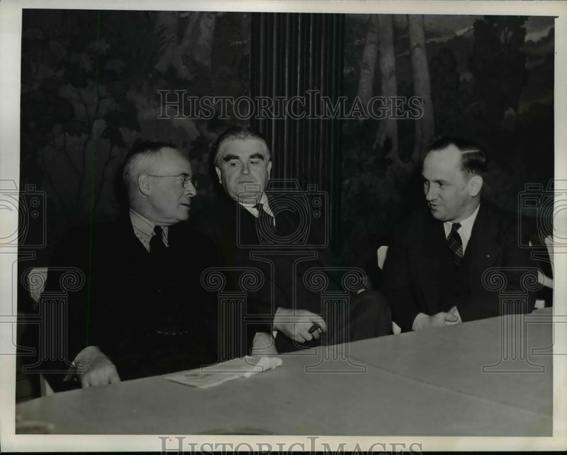 Load image into Gallery viewer, 1941 Press Photo Thomas Kennedy, John L Lewis, Martin Brennnan at Speakers Table
