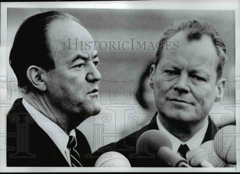 Load image into Gallery viewer, 1967 Press Photo VP Hubert Humphrey arrives at Wahn Airport, with Willy Brandt
