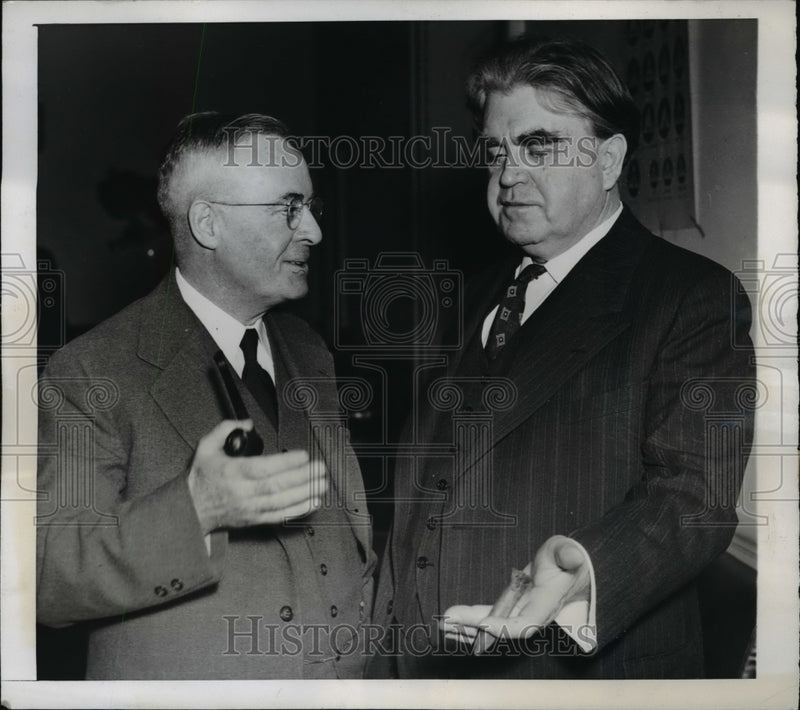 Load image into Gallery viewer, 1941 Press Photo Thomas Kennedy, John L. Lewis at lunch after Coall Mine Hearing
