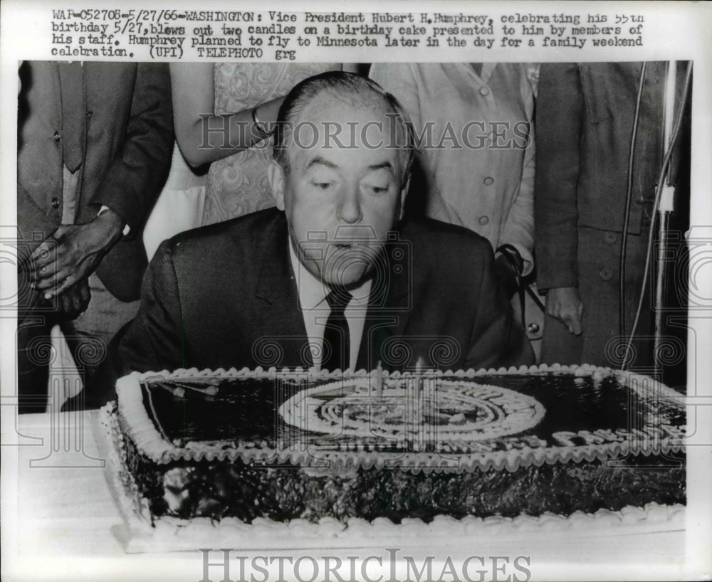 1966 Press Photo Hubert Humphrey with 55th Birthday Cake, Washington, D.C.- Historic Images