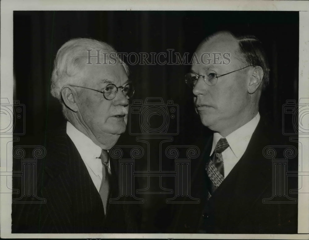 1939 Press Photo John Townsend, Robert Taft at Senate Caucus - nep05575