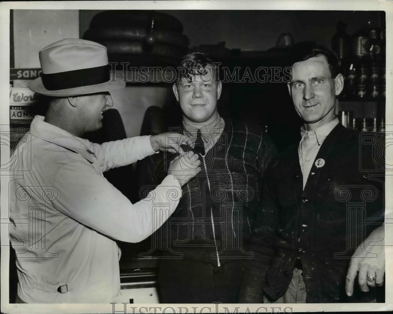 Load image into Gallery viewer, 1938 Press Photo Governor A.B. Chandler Pins Senate Candidacy Buttons on Friends
