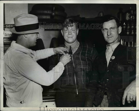 1938 Press Photo Governor A.B. Chandler Pins Senate Candidacy Buttons on Friends