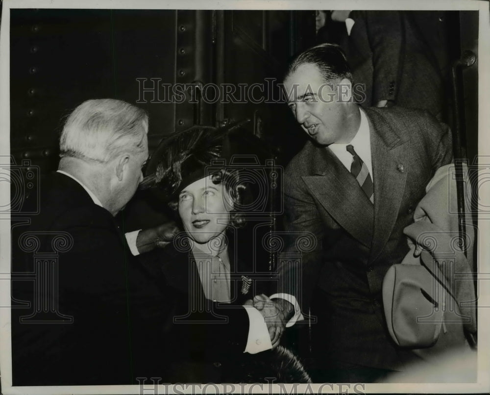 1939 Press Photo Governor A.B. Chandler Greeted by Chesley Jurney, Washington