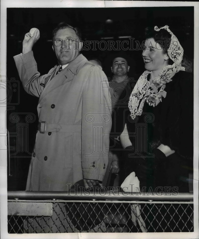Load image into Gallery viewer, 1950 Press Photo Charles Wilson of General Electric at Yankee Stadium
