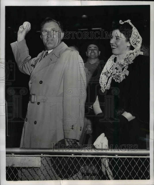 1950 Press Photo Charles Wilson of General Electric at Yankee Stadium