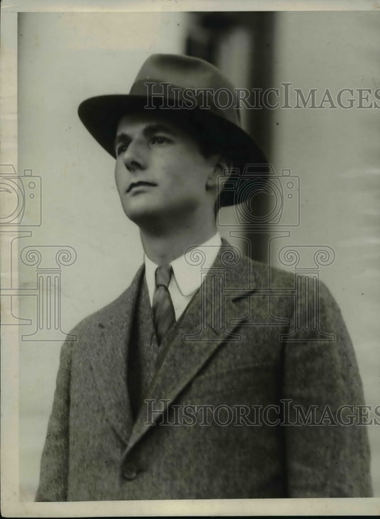1929 Press Photo Allen Hoover at Harvard University Business School, Cambridge