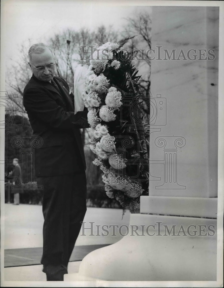 Load image into Gallery viewer, 1946 Press Photo Harry S. Truman at Arlington National Cemetery, Armistice Day
