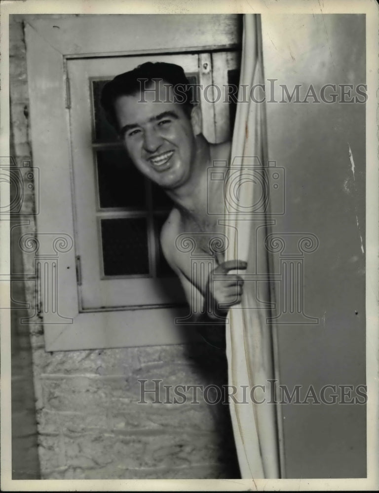 1938 Press Photo Governor A.B. Chandler of Kentucky in Shower - nep05691