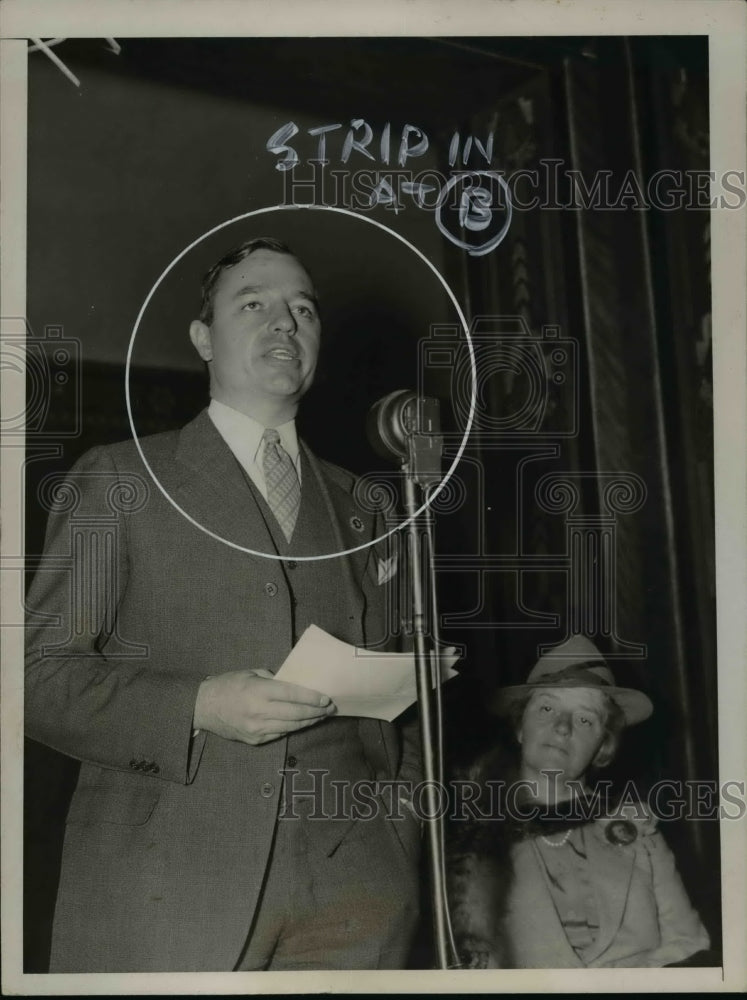 Load image into Gallery viewer, 1936 Press Photo Charles P. Taft addressing Republican Women's Luncheon Club
