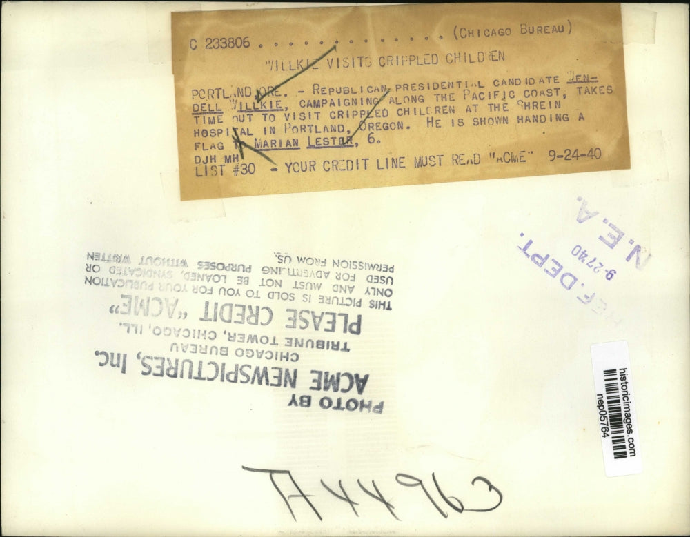 1940 Press Photo Wendell Willkie Visiting Children at Shrine Hospital, Portland