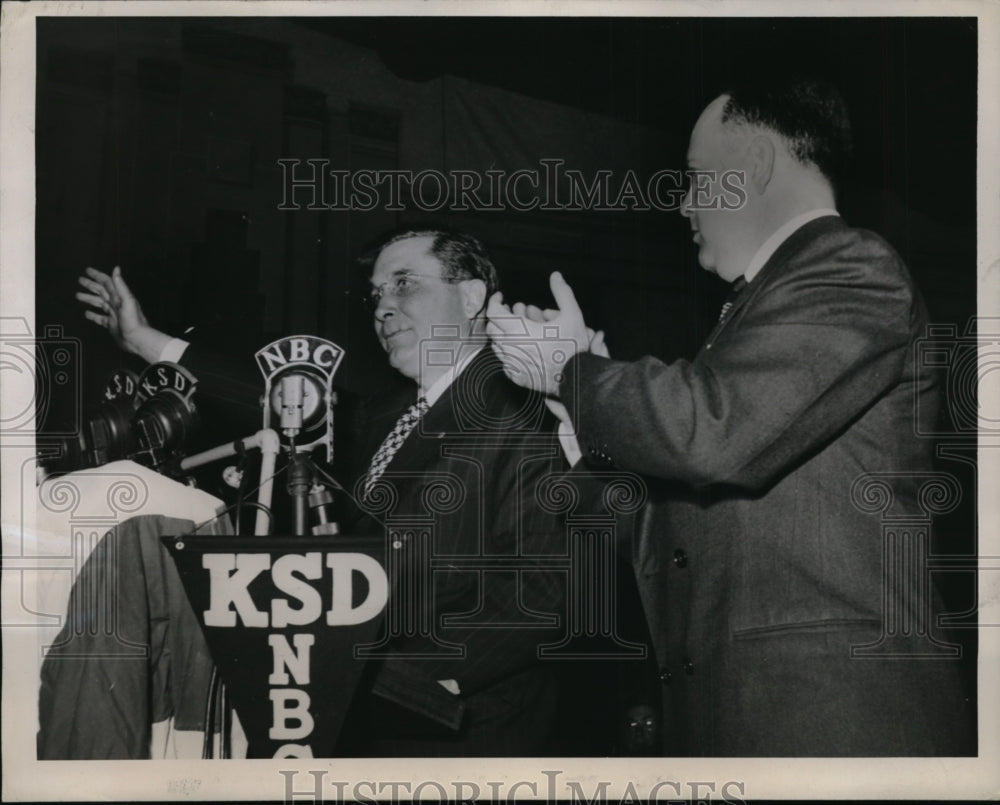 1943 Press Photo Wendell Willkie at Kiel Auditorium, St Louis, Missouri