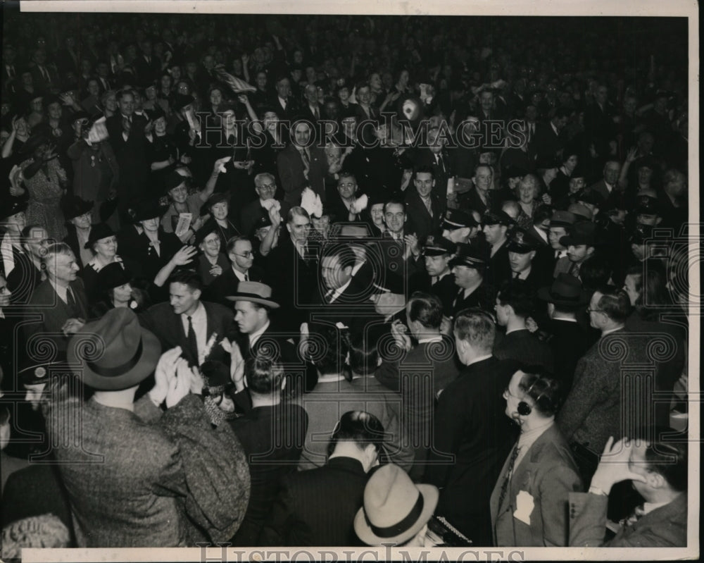 1940 Press Photo Wendell Willkie Makes Campaign Speech in Chicago - nep05810