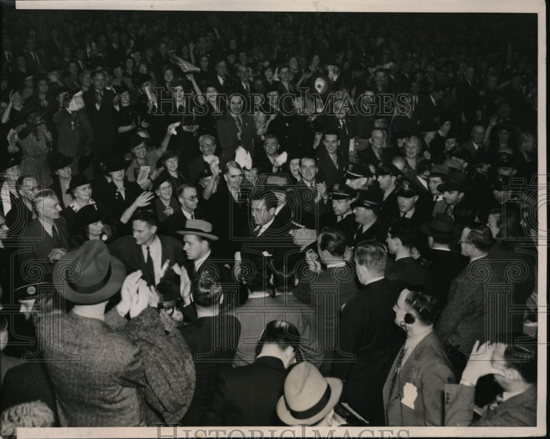 Load image into Gallery viewer, 1940 Press Photo Wendell Willkie Makes Campaign Speech in Chicago - nep05810
