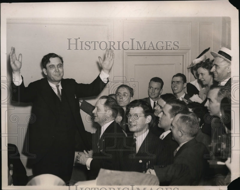 Load image into Gallery viewer, 1940 Press Photo Wendell Willkie Celebrates Presidential Nomination - nep05818

