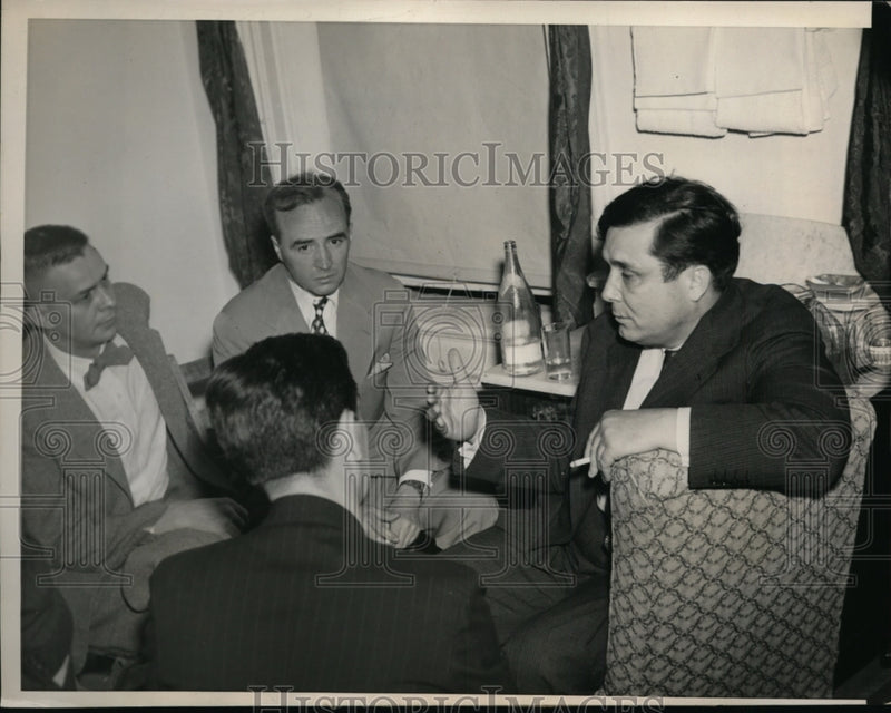 Load image into Gallery viewer, 1940 Press Photo Wendell Willkie in Press Conference, Denver, Colorado
