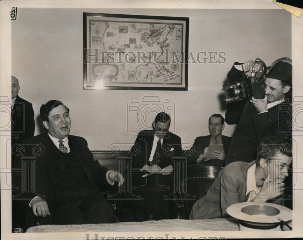 1940 Press Photo Wendell Willkie in New York Office Press Conference - nep05823