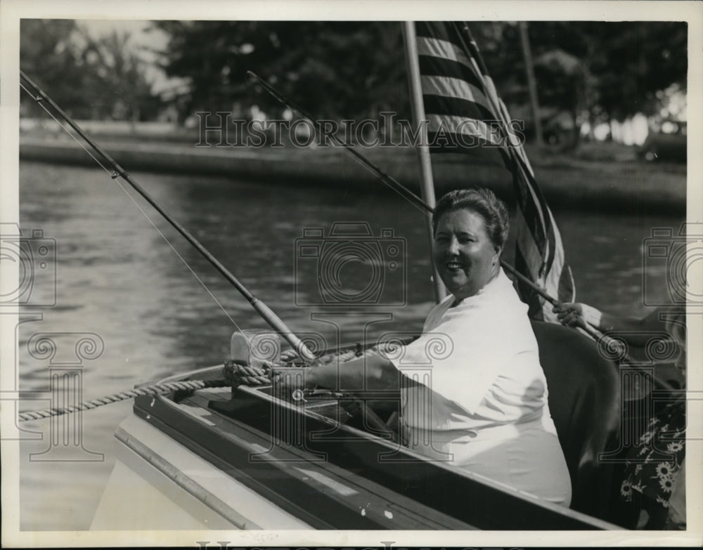 1937 Press Photo Mrs Jimmy Walker Fishing in Miami Beach, Florida - nep05844