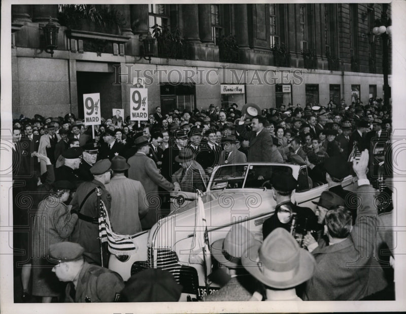 Load image into Gallery viewer, 1944 Press Photo NY Governor &amp; Mrs Thomas Dewey at Chicago convention
