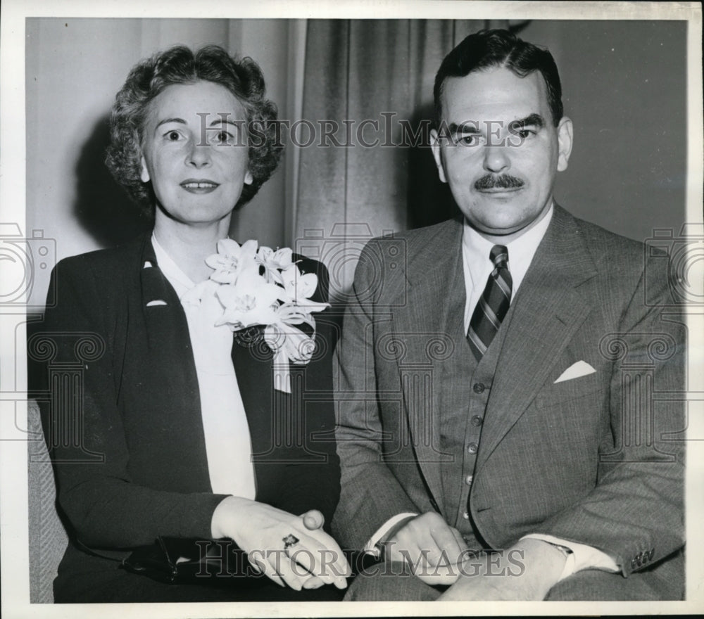1944 Press Photo GOP Presidential nominee Thomas Dewey in Chicago with wife
