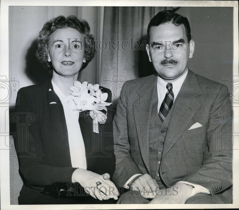Load image into Gallery viewer, 1944 Press Photo GOP Presidential nominee Thomas Dewey in Chicago with wife
