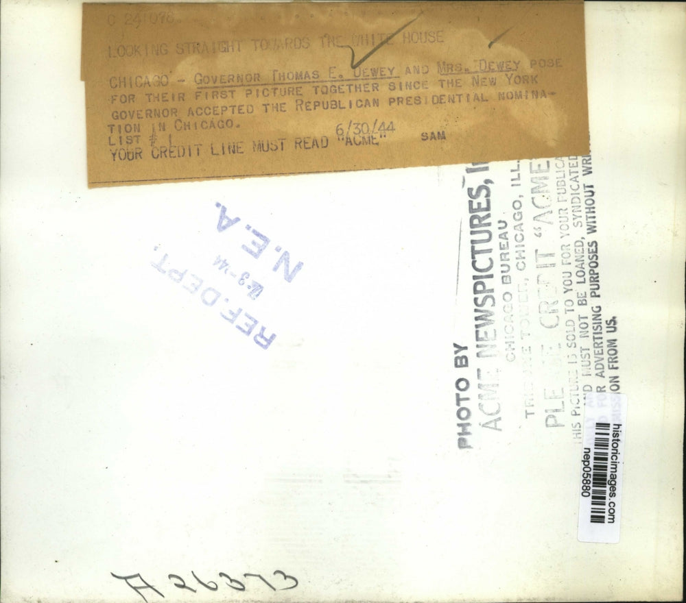 1944 Press Photo GOP Presidential nominee Thomas Dewey in Chicago with wife