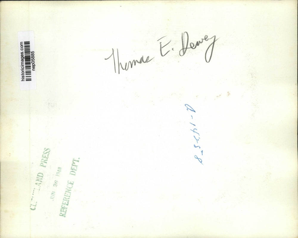 1948 Press Photo GOP Presidential nominee Thomas Dewey at a desk - nep05885