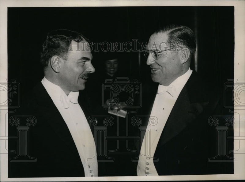 Load image into Gallery viewer, 1939 Press Photo GOP Presidential candidate Thomas Dewey &amp; Russell Sprague
