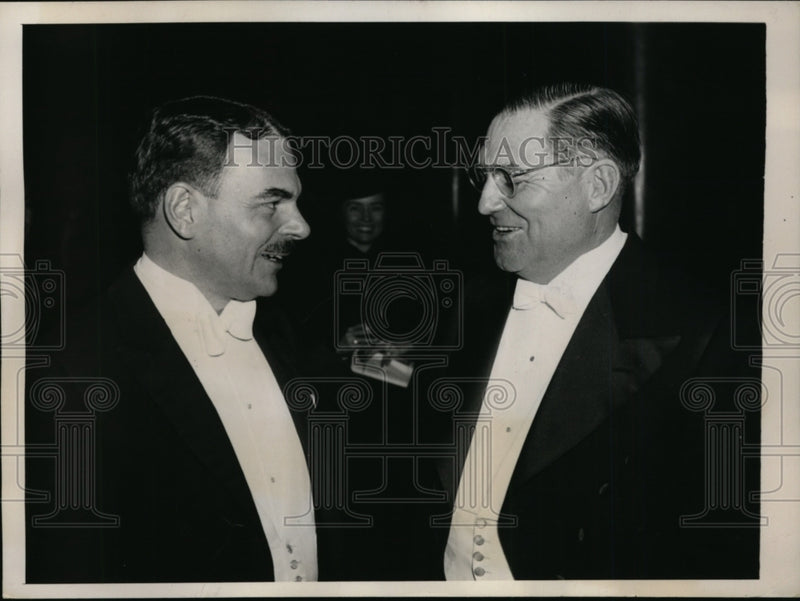 Load image into Gallery viewer, 1939 Press Photo GOP Presidential nominee Thomas Dewey &amp; Russell Sprague
