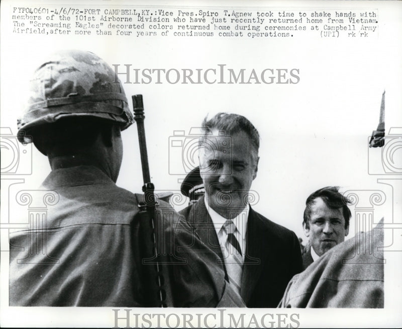 Load image into Gallery viewer, 1972 Press Photo VP Spiro Agnew Shakes Hands with 101st Airborne Division Troops
