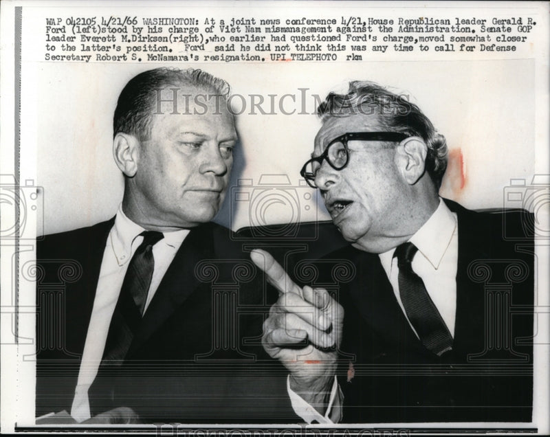 Load image into Gallery viewer, 1966 Press Photo Gerald Ford, Everett Dirksen confer after news conference in DC
