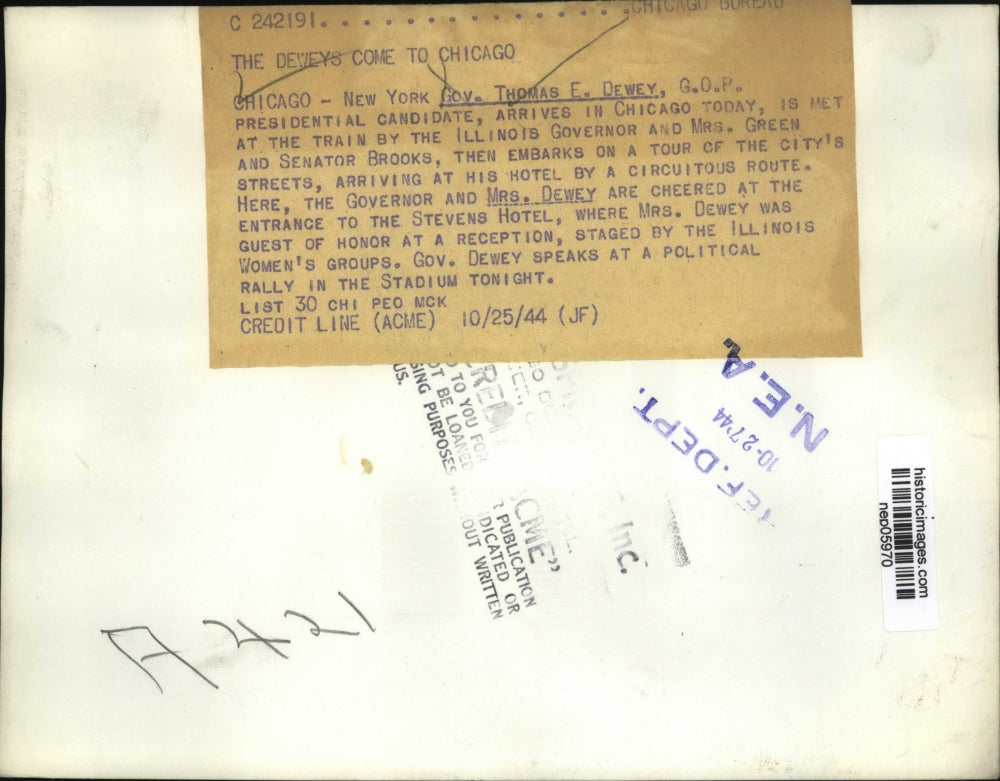 1944 Press Photo NY Gov Thomas E Dewey in Chicago, Women's Group Guest of Honor