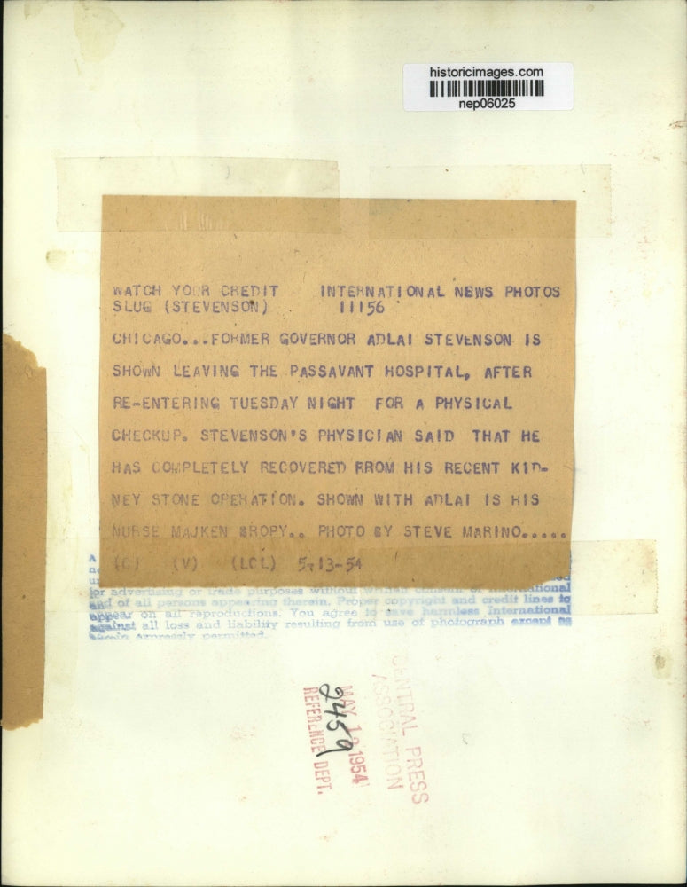 1954 Press Photo Adlai Stevenson Leaves Passavant Hospital, Chicago - nep06025