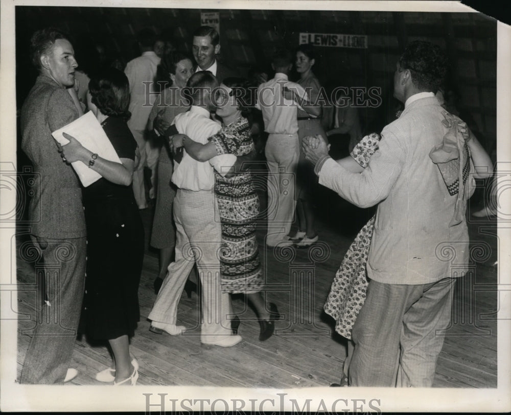 1938 Press Photo Dancing at Eugene Casey Barn Warming Rally for Davey John Lewis