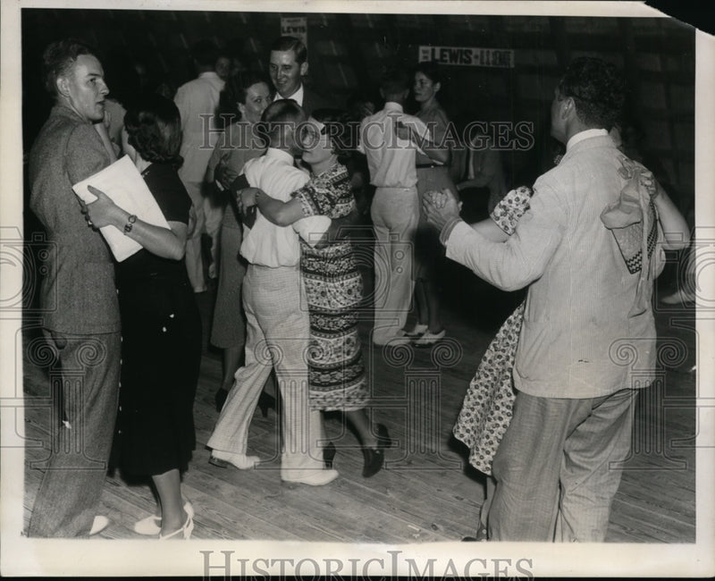 Load image into Gallery viewer, 1938 Press Photo Dancing at Eugene Casey Barn Warming Rally for Davey John Lewis
