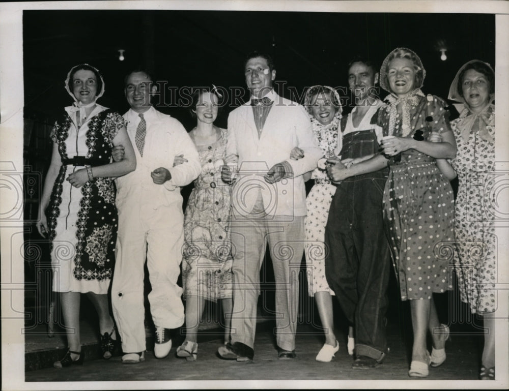 1938 Press Photo Eugene Casey & Guests at Davey John Lewis Barn Warm Rally