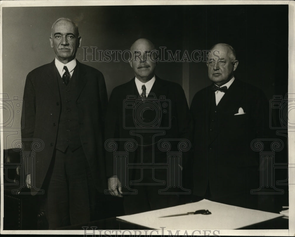 1925 Press Photo Congressmen Confer in Speaker's Office for Legislation