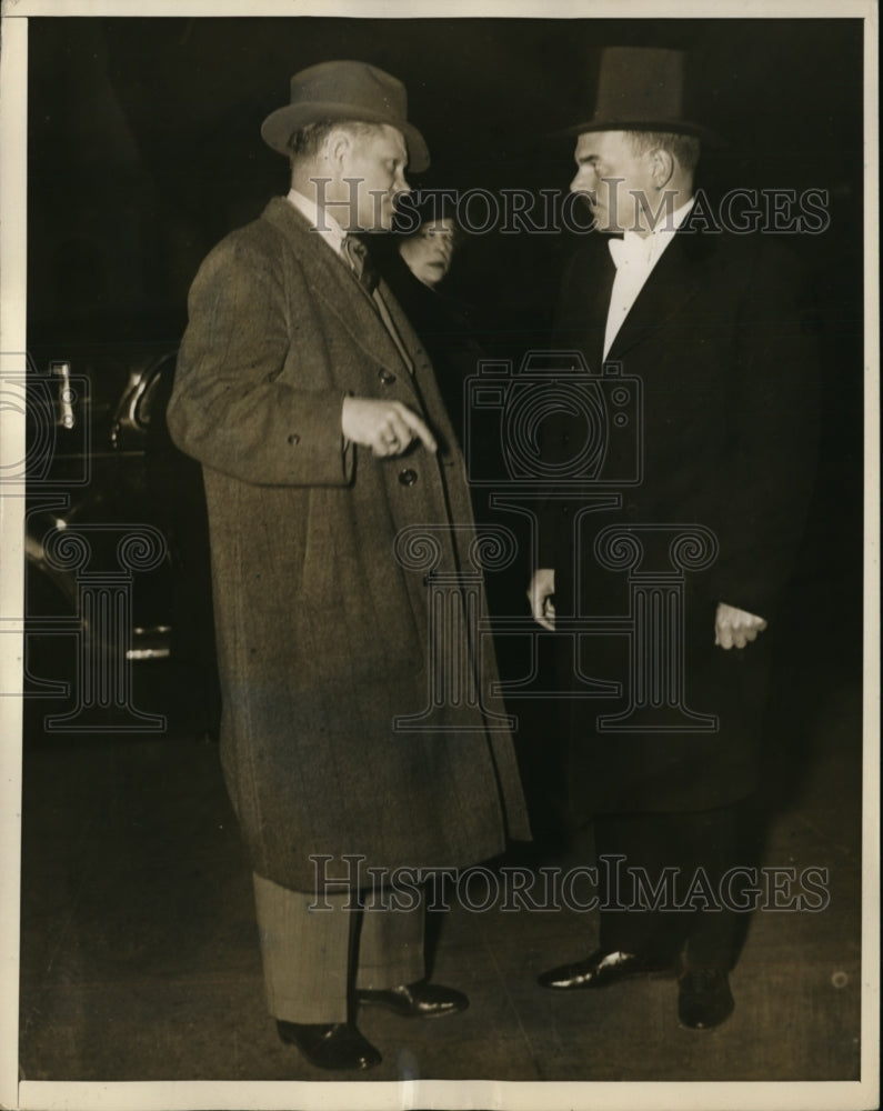 Load image into Gallery viewer, 1937 Press Photo Thomas Dewey Talks to Press on Arrival in Washington, DC
