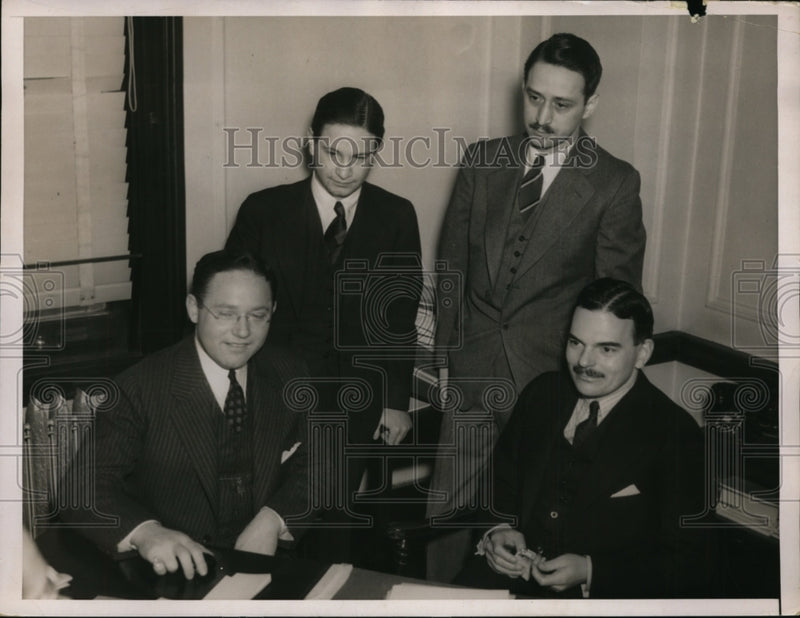 Load image into Gallery viewer, 1937 Press Photo Prosecutor Thomas E Dewey and Staff - nep06059
