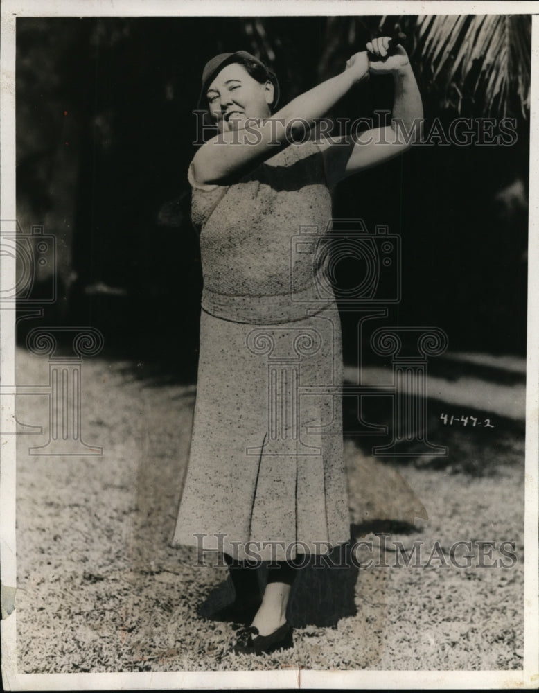 1932 Press Photo Mrs. James J. Walker Golfing at Miami Beach, FL Fairway