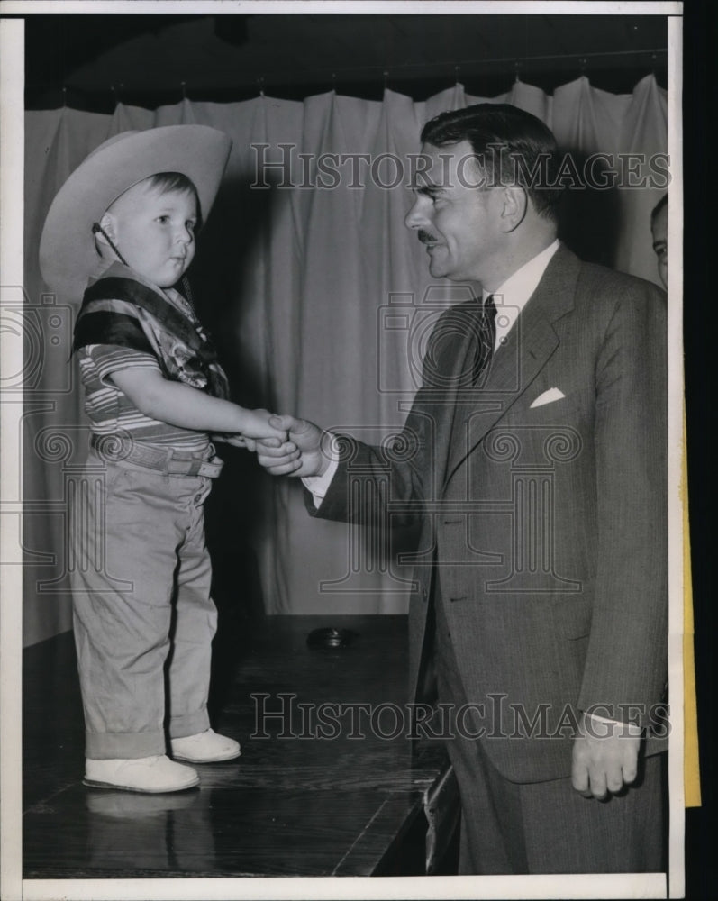 Load image into Gallery viewer, 1944 Press Photo GOP Presidential candidate Thomas Dewey &amp; Robert McBride in WY

