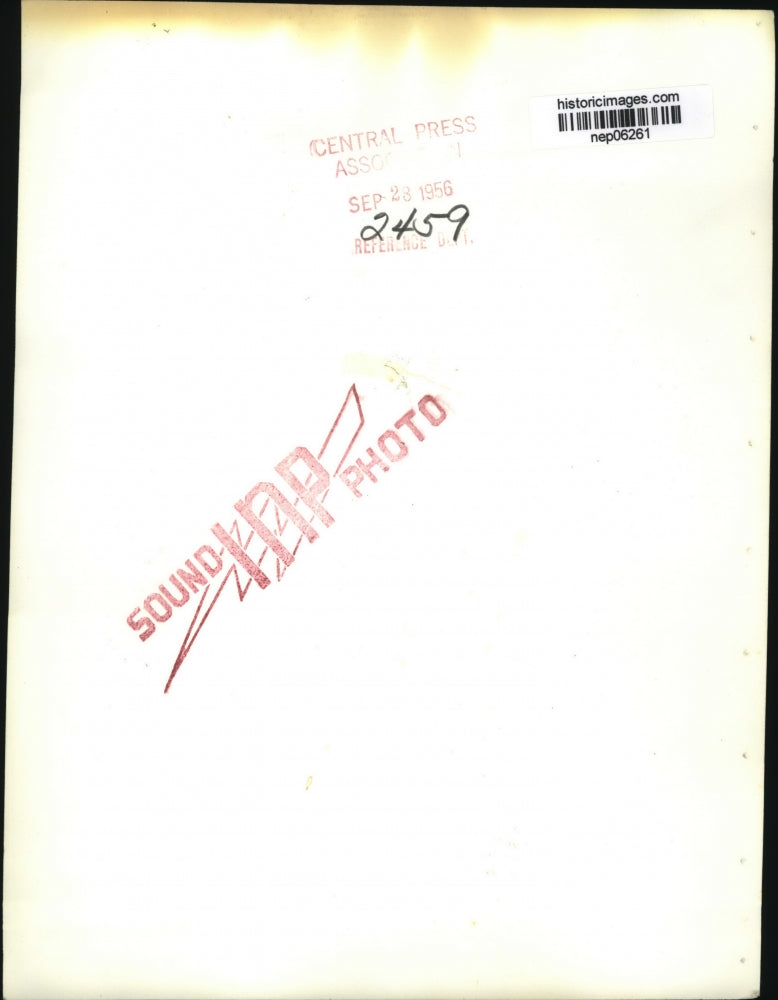 1956 Press Photo Adlai Stevenson at Military Monument, Indianapolis, Indiana