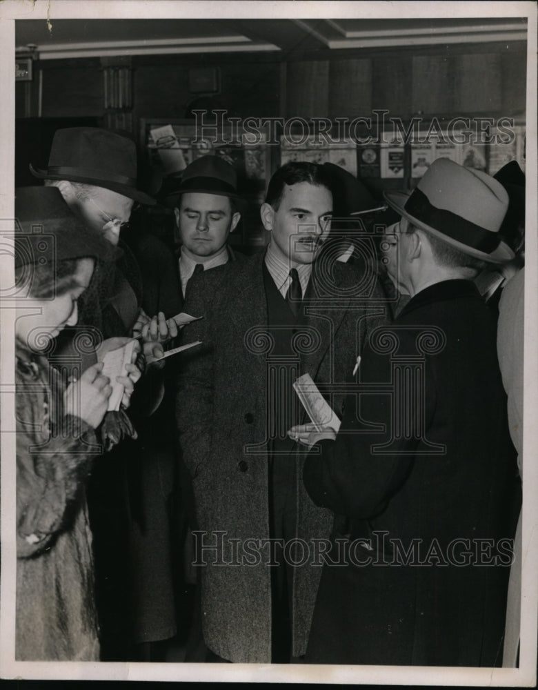 Load image into Gallery viewer, 1937 Press Photo Thomas E. Dewey Interviewed Aboard SS Monarch of Bermuda
