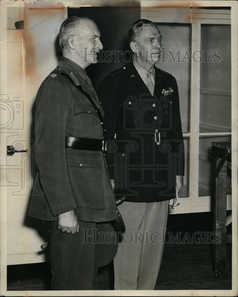 Load image into Gallery viewer, 1942 Press Photo Sir John Dill, Gen George Marshall at 9th Division Service Club
