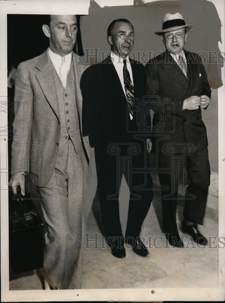 Load image into Gallery viewer, 1932 Press Photo Henry Warner, Joseph Bernhardt at Senate Banking Committee
